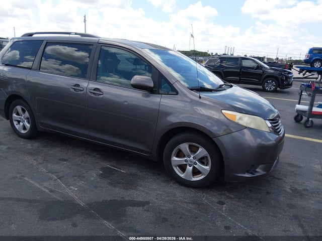 Salvage Toyota Sienna Image