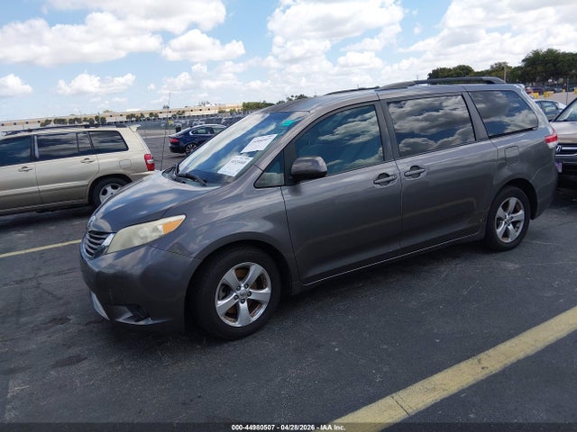 Toyota Sienna Le V6 8 Passenger
