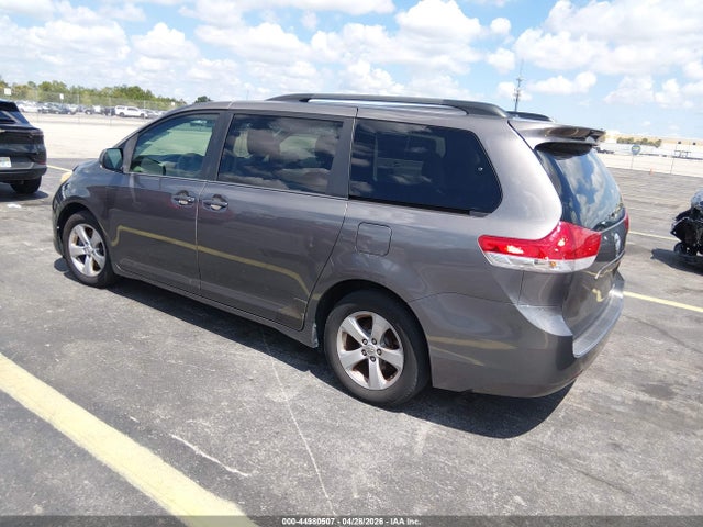 Toyota Sienna Le V6 8 Passenger