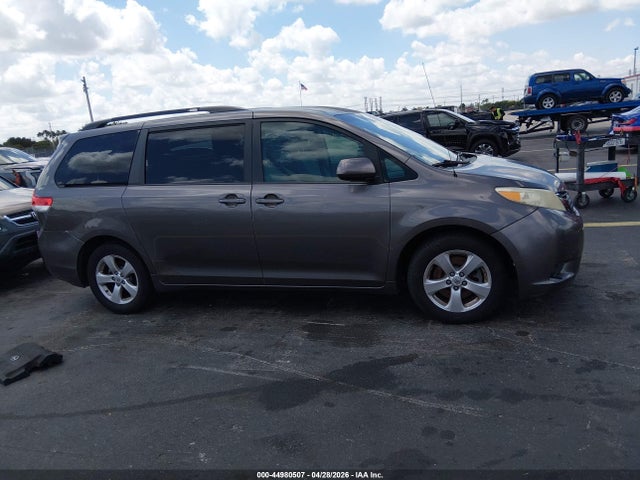 Toyota Sienna Le V6 8 Passenger