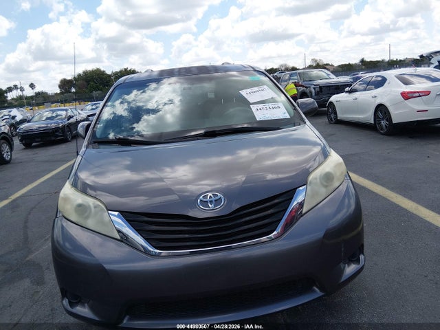 Toyota Sienna Le V6 8 Passenger