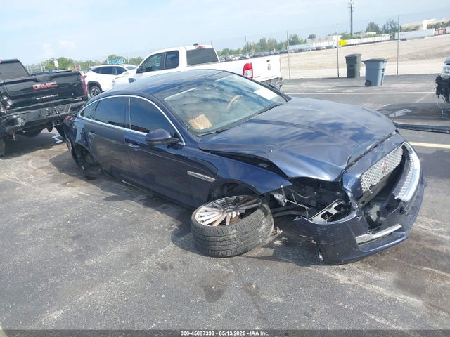 Salvage Jaguar XJ Image