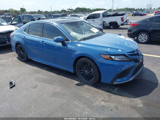 Salvage Toyota Camry Image