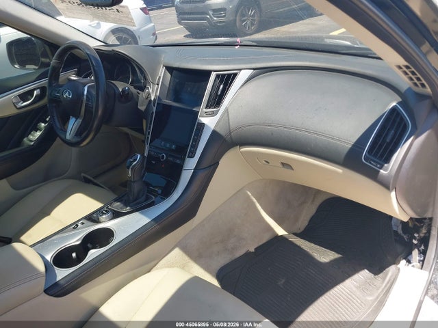 INFINITI Q50 Luxe