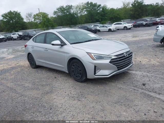 Salvage Hyundai ELANTRA Image
