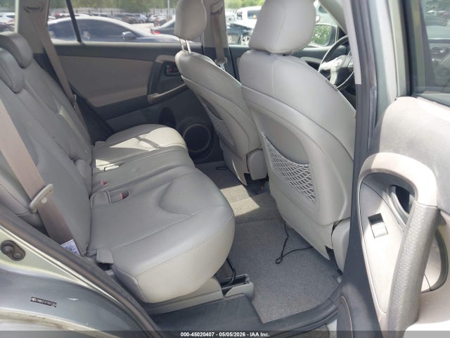 Toyota RAV4 Limited V6