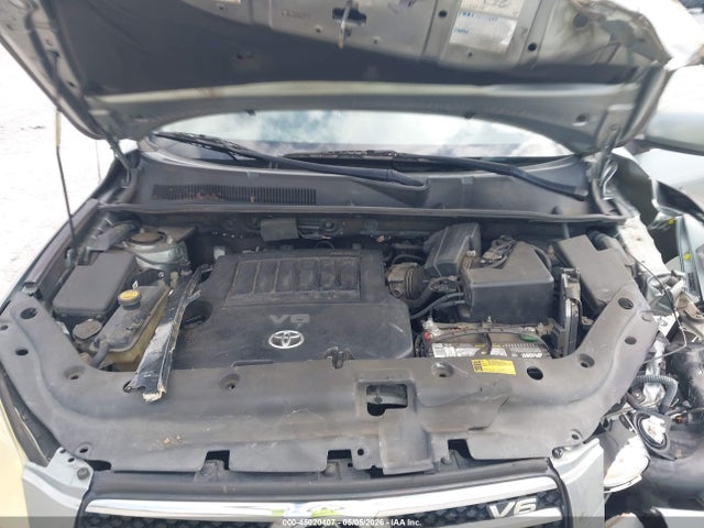 Toyota RAV4 Limited V6