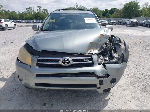 Toyota RAV4 Limited V6