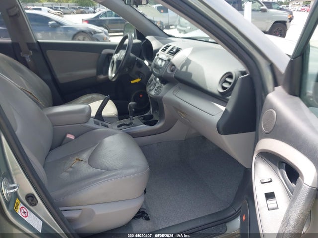 Toyota RAV4 Limited V6