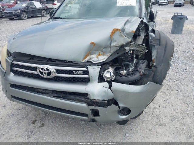 Toyota RAV4 Limited V6