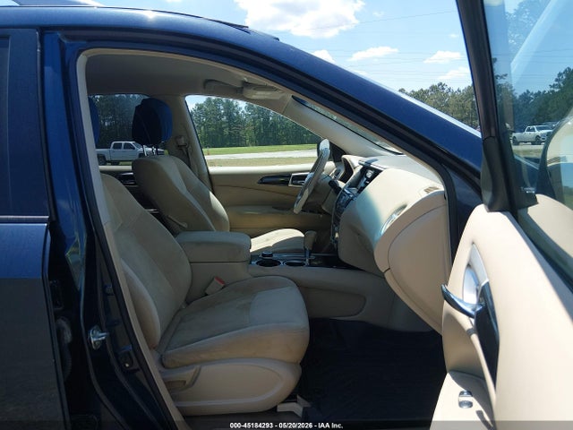 Nissan Pathfinder Sv