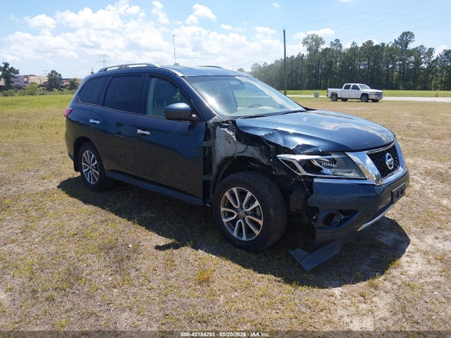 Salvage Nissan Pathfinder Image