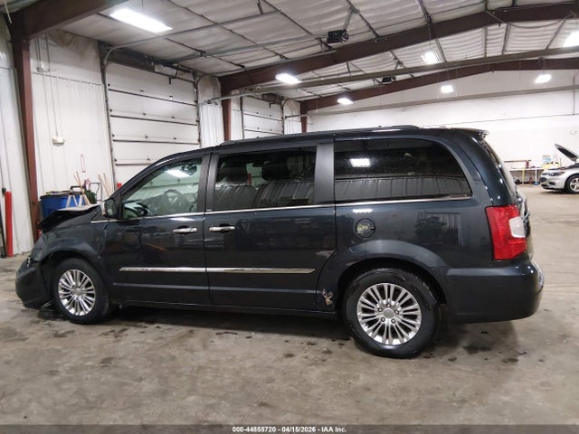 Chrysler Town & Country Touring-l