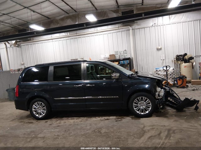 Chrysler Town & Country Touring-l
