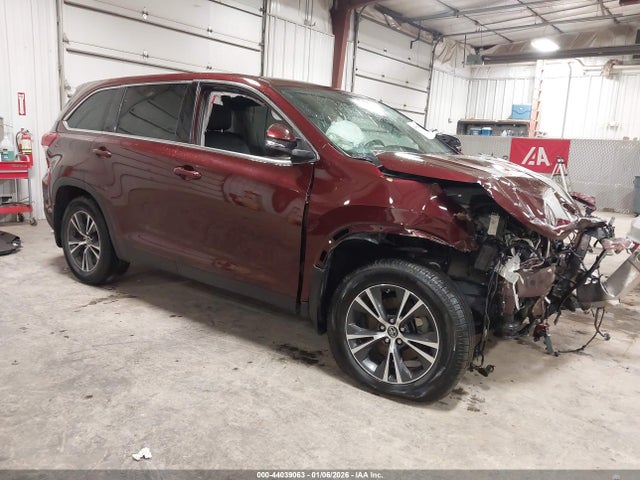 Salvage Toyota Highlander Image