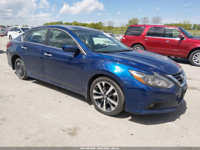 Salvage Nissan Altima Image