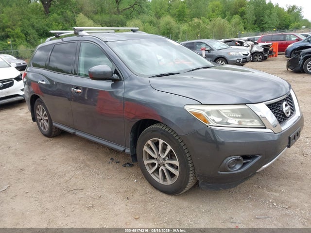 Salvage Nissan Pathfinder Image