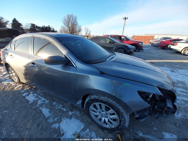 Salvage Nissan Altima Image
