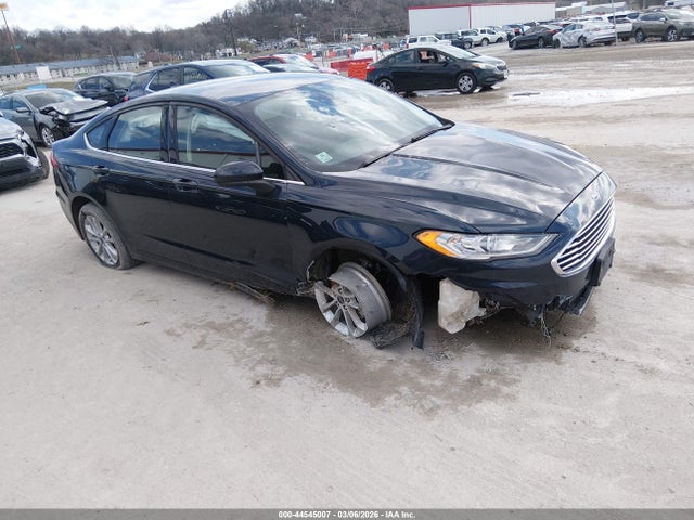 Salvage Ford Fusion Image
