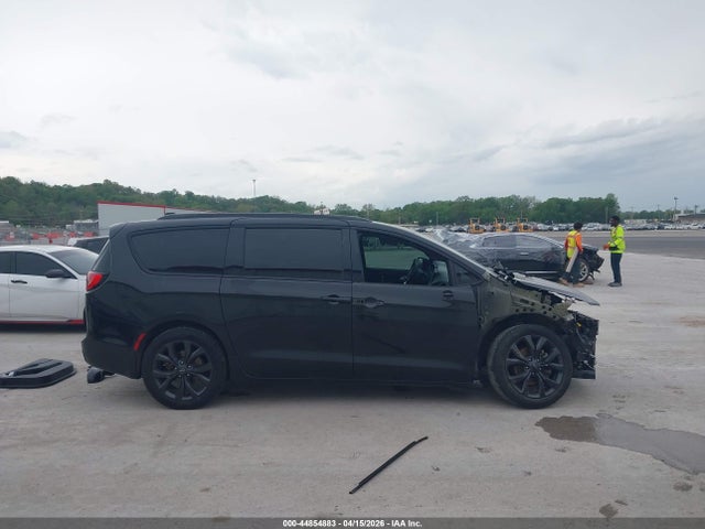 Chrysler Pacifica Touring L Plus