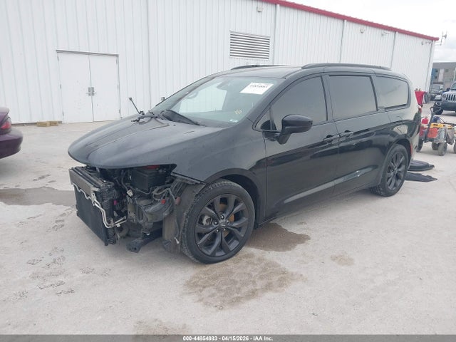 Chrysler Pacifica Touring L Plus