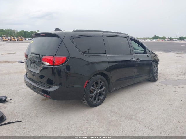 Chrysler Pacifica Touring L Plus