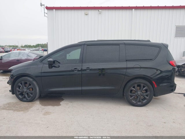 Chrysler Pacifica Touring L Plus