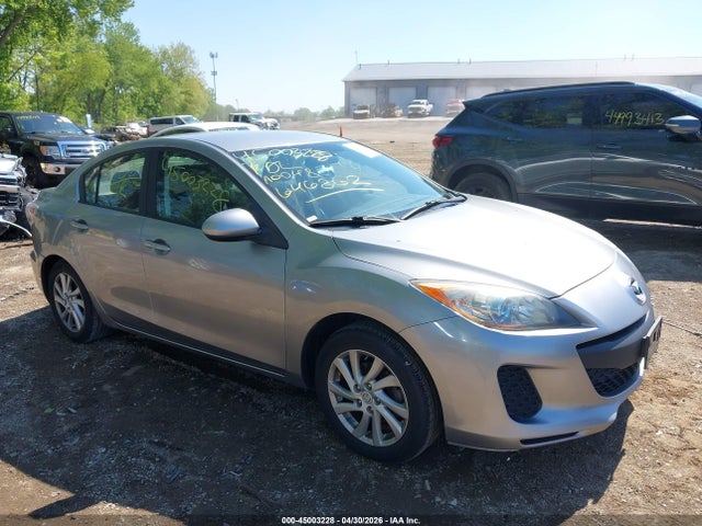 Salvage Mazda Mazda3 Image