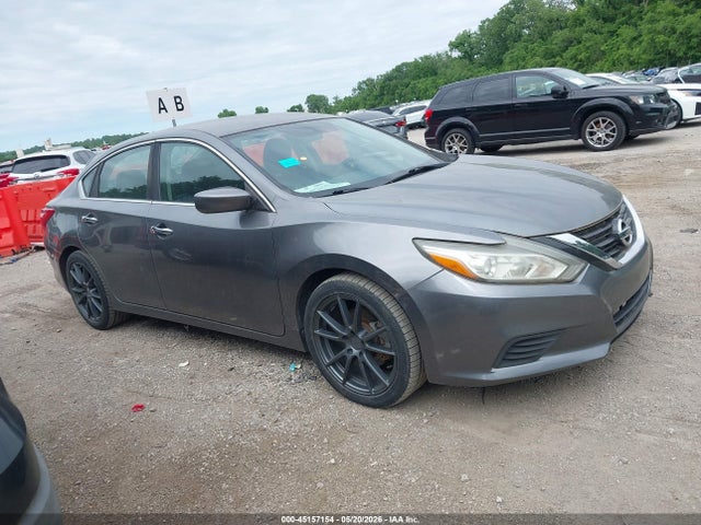 Salvage Nissan Altima Image