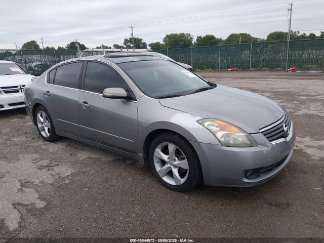 Salvage Nissan Altima Image