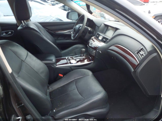 INFINITI Q70 3.7