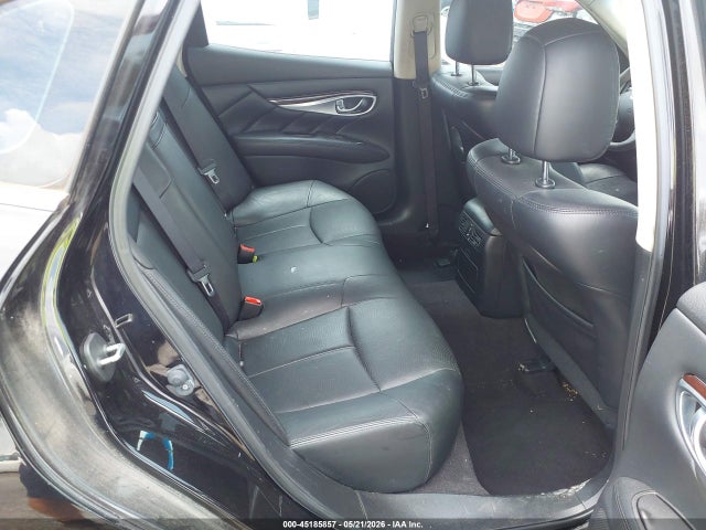 INFINITI Q70 3.7