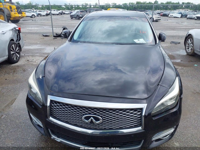 INFINITI Q70 3.7