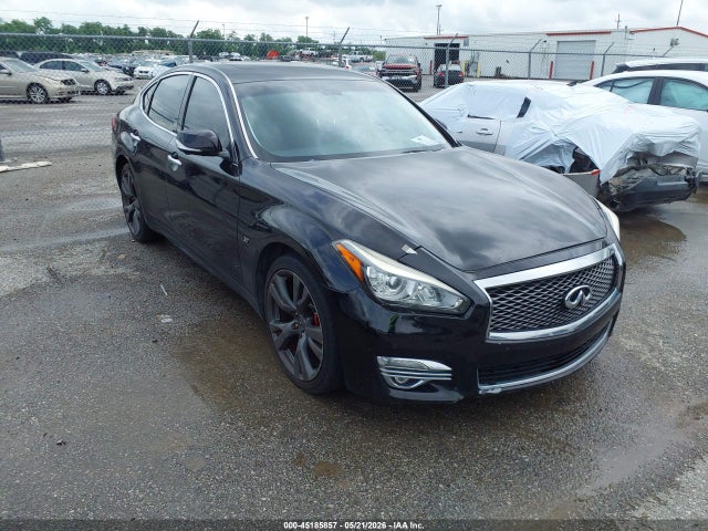 Salvage INFINITI Q70 Image