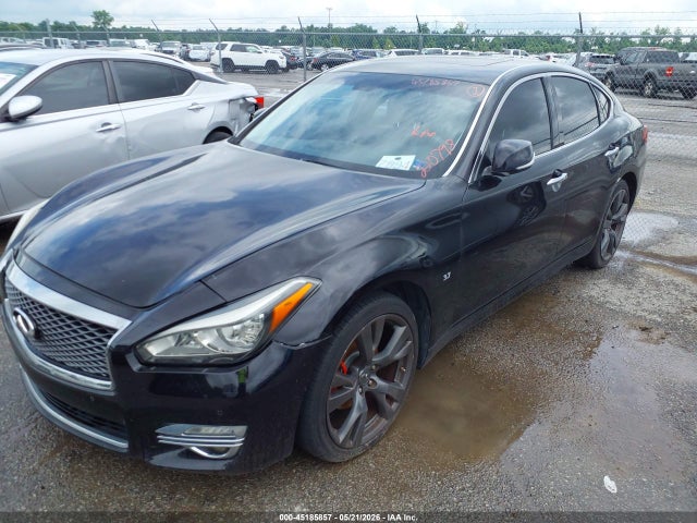 INFINITI Q70 3.7