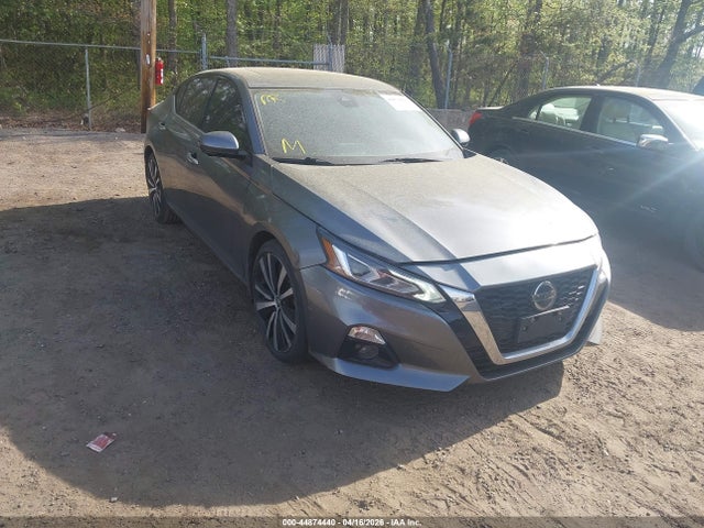 Salvage Nissan Altima Image