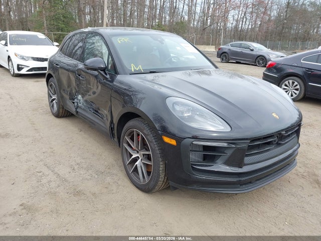 Salvage Porsche Macan Image