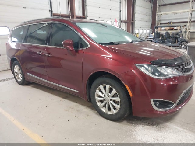Salvage Chrysler Pacifica Image