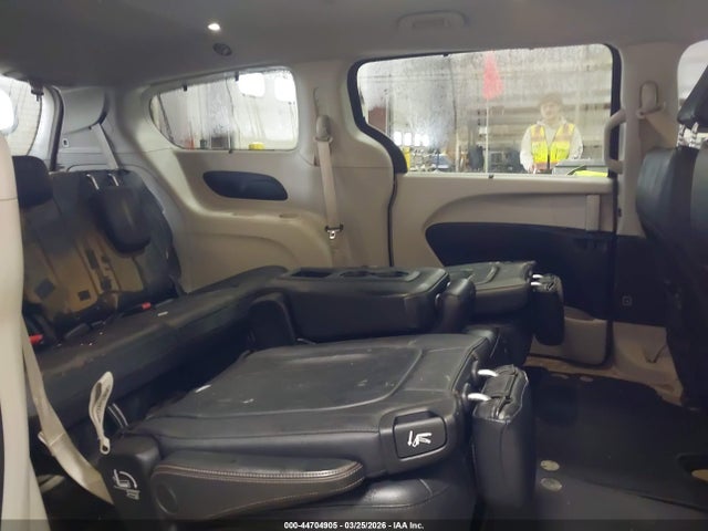Chrysler Pacifica Touring L