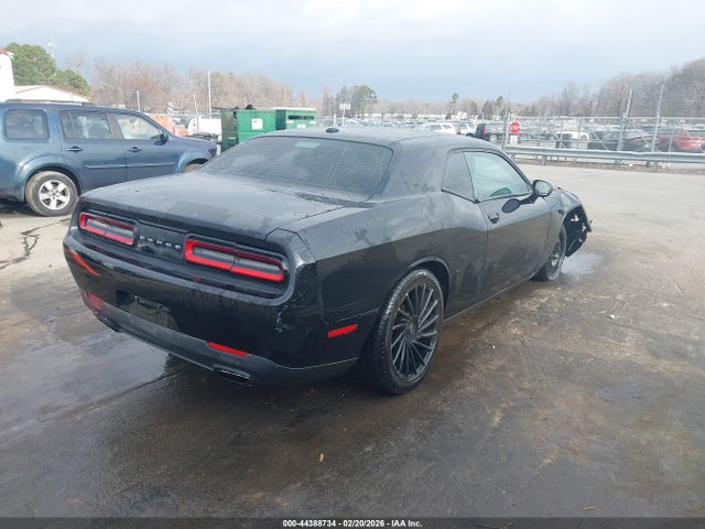 Dodge Challenger Sxt