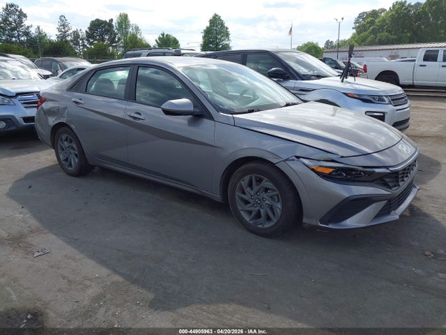 Salvage Hyundai ELANTRA Image