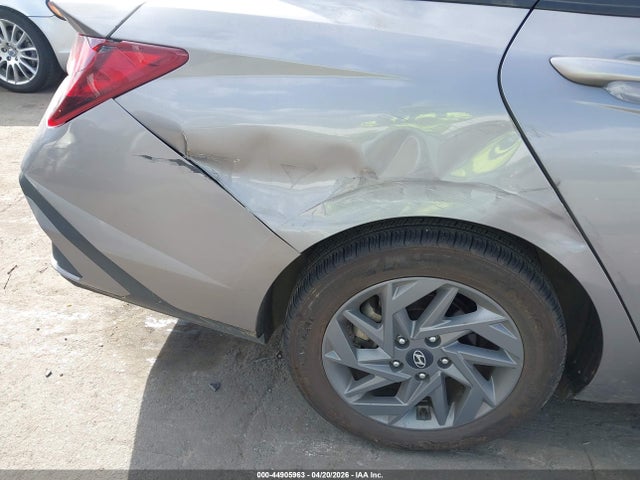 Hyundai ELANTRA Sel