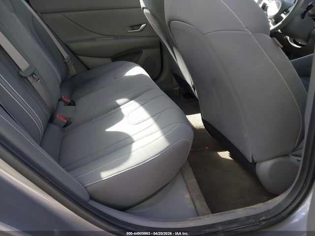 Hyundai ELANTRA Sel