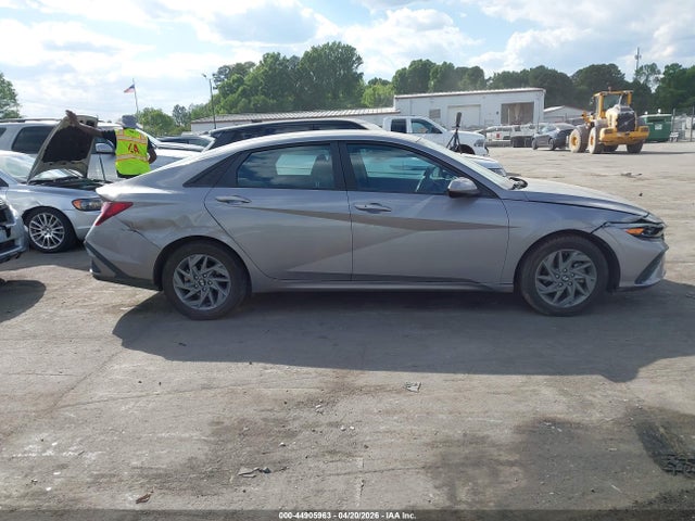 Hyundai ELANTRA Sel
