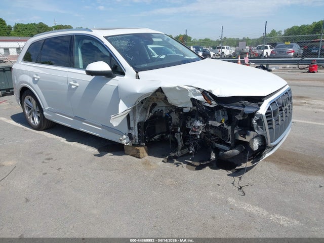 Salvage Audi Q7 Image