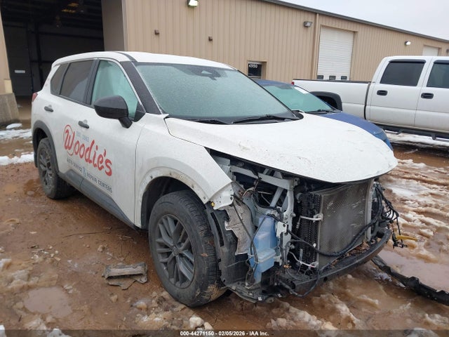 Salvage Nissan Rogue Image