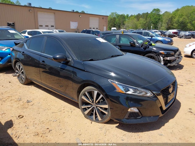 Salvage Nissan Altima Image