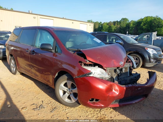 Salvage Toyota Sienna Image