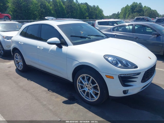 Salvage Porsche Macan Image