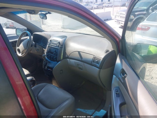 Toyota Sienna Le